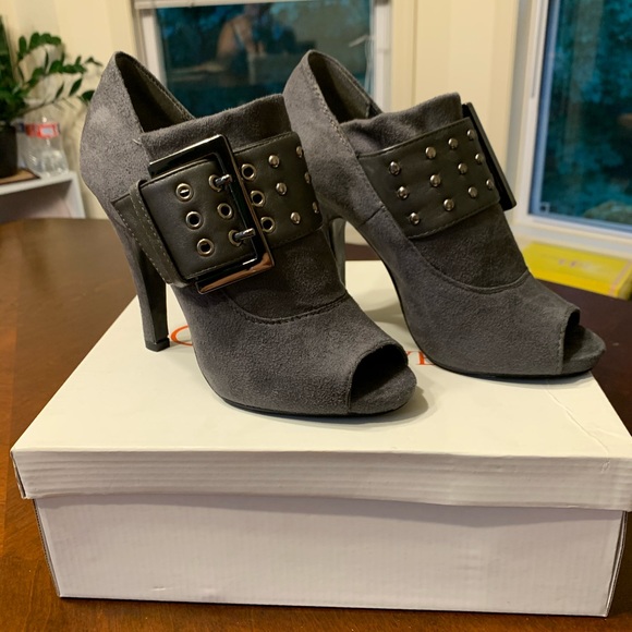 Shoes - Picture 2 of 3